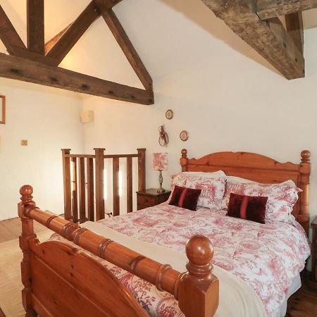 Pike Cottage Acton Turville Ngoại thất bức ảnh