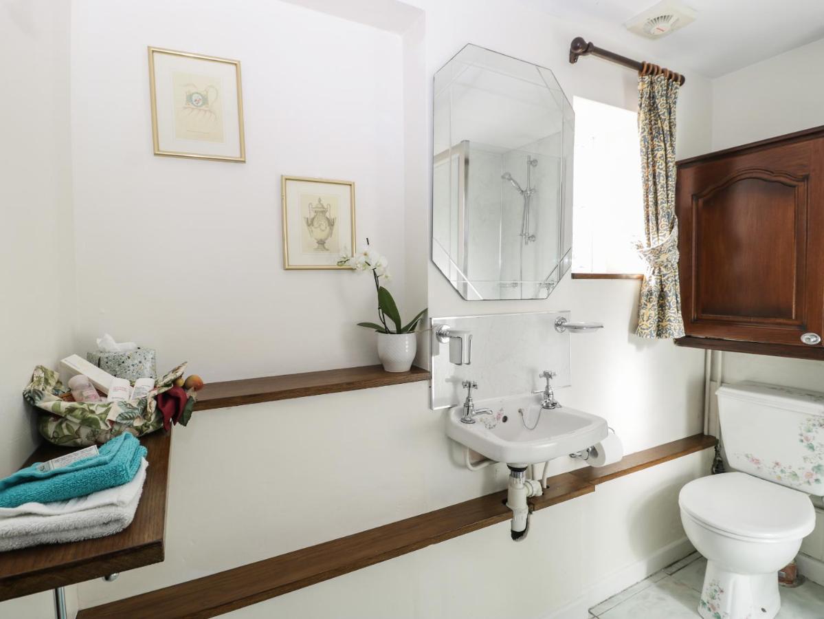 Pike Cottage Acton Turville Ngoại thất bức ảnh